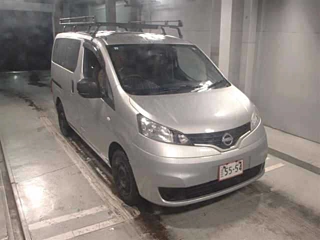 NISSAN NV200