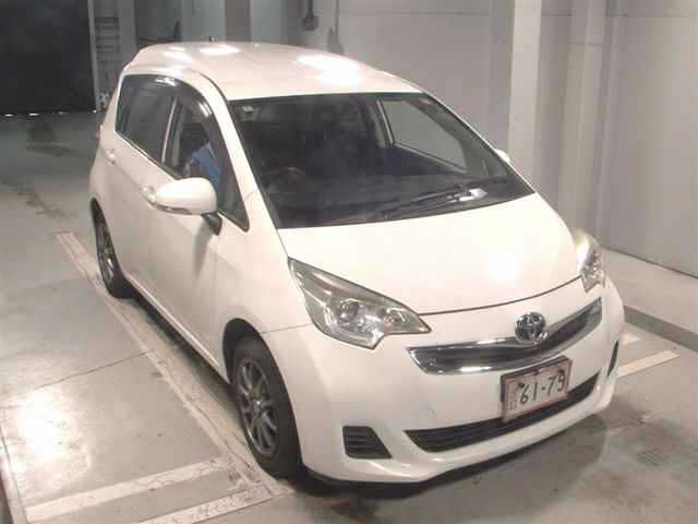 TOYOTA RACTIS 2015