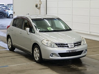 NISSAN TIIDA
