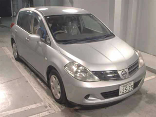 NISSAN TIIDA