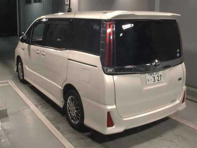 TOYOTA NOAH 2017