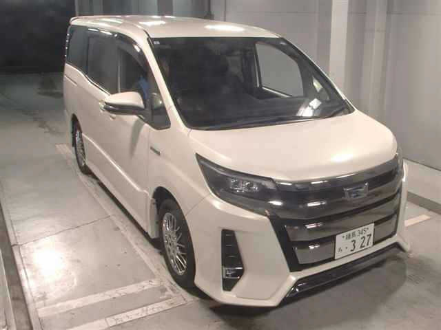 TOYOTA NOAH 2017