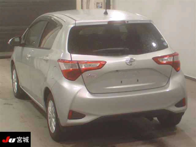 TOYOTA VITZ 2017