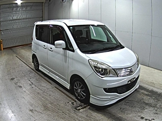 MITSUBISHI DELICA D2