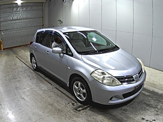 NISSAN TIIDA