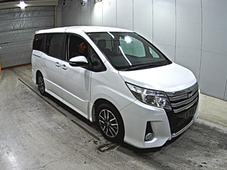 Toyota Noah 2014