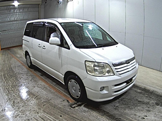Toyota Noah 2003