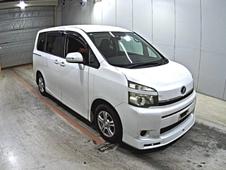 Toyota Voxy 2011