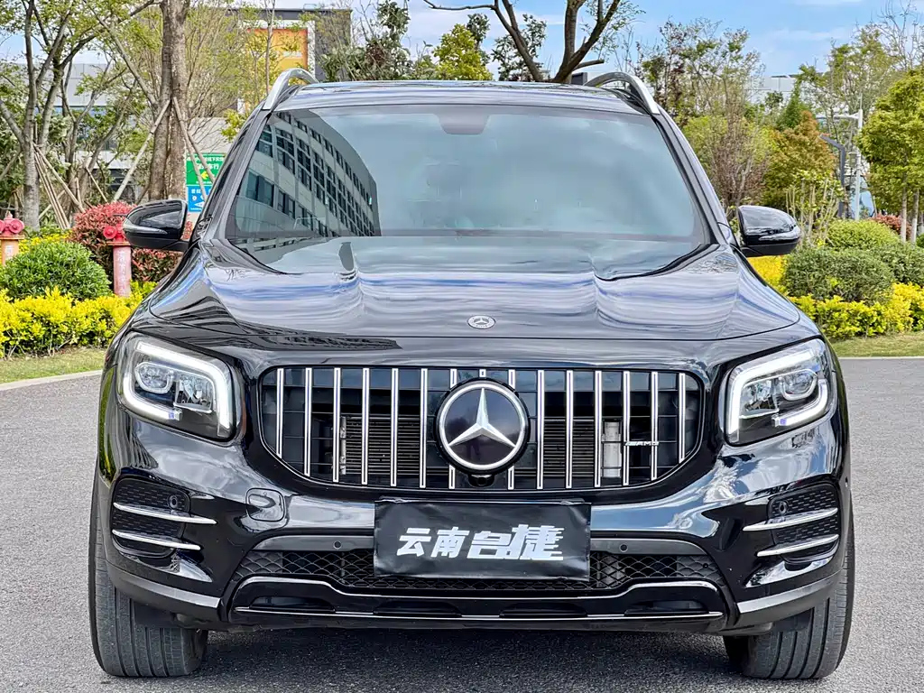 MERCEDES BENZ GLB 2023