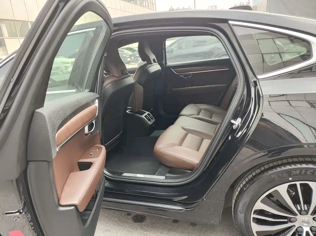 VOLVO S90 2021