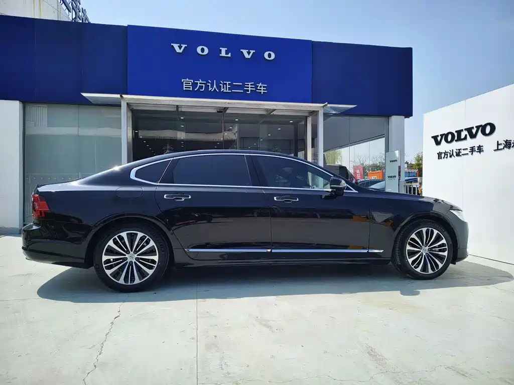 VOLVO S90 2022