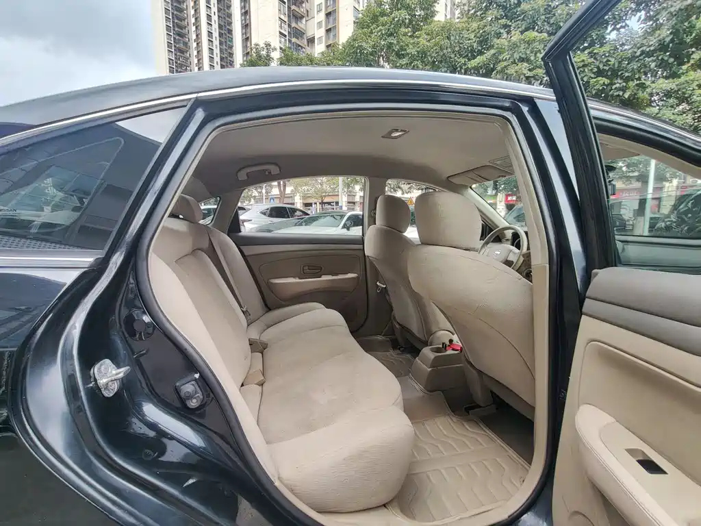 NISSAN SYLPHY 2012