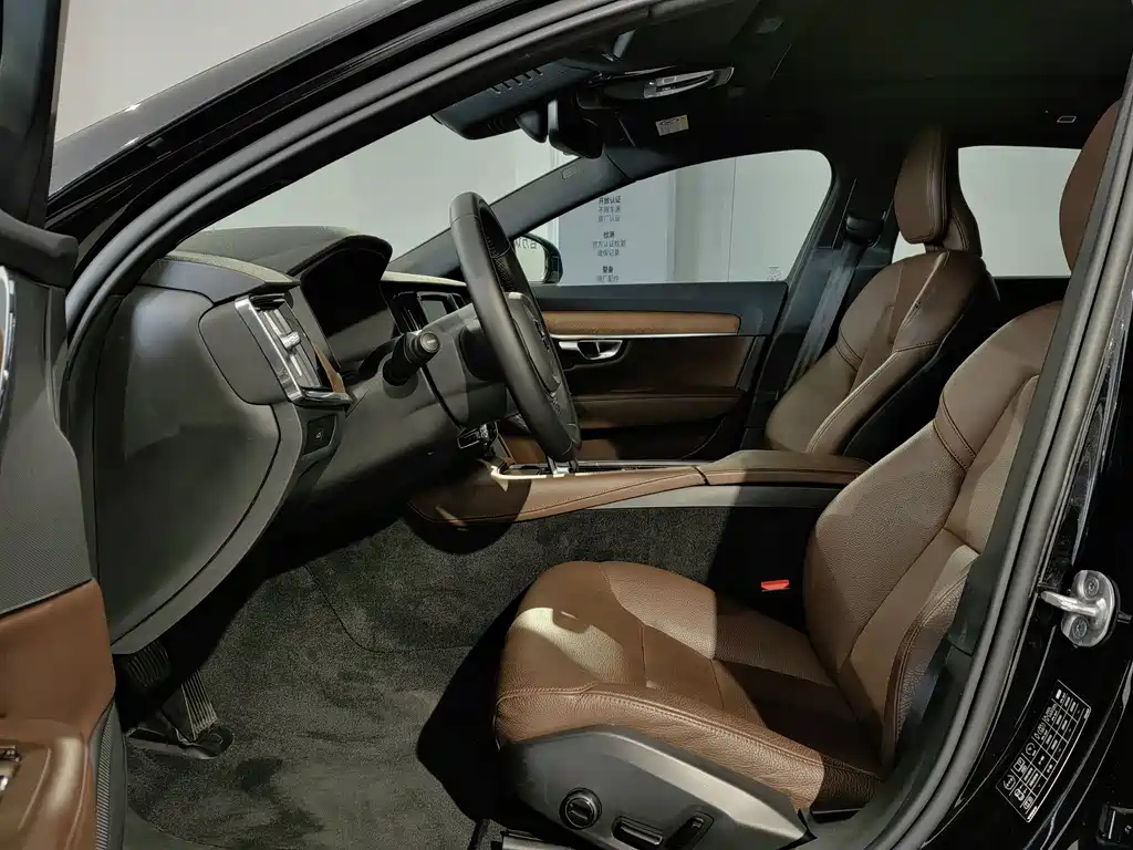 VOLVO S90 2022