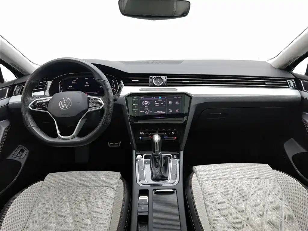 VOLKSWAGEN MAGOTAN 2023