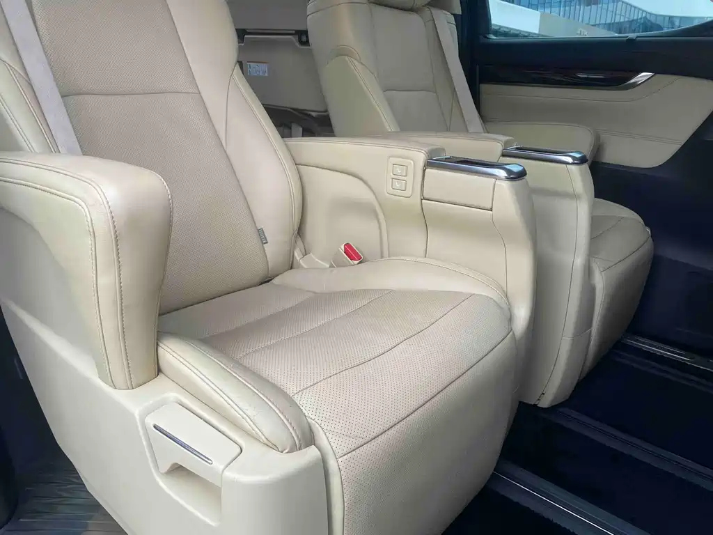 TOYOTA ALPHARD 2018