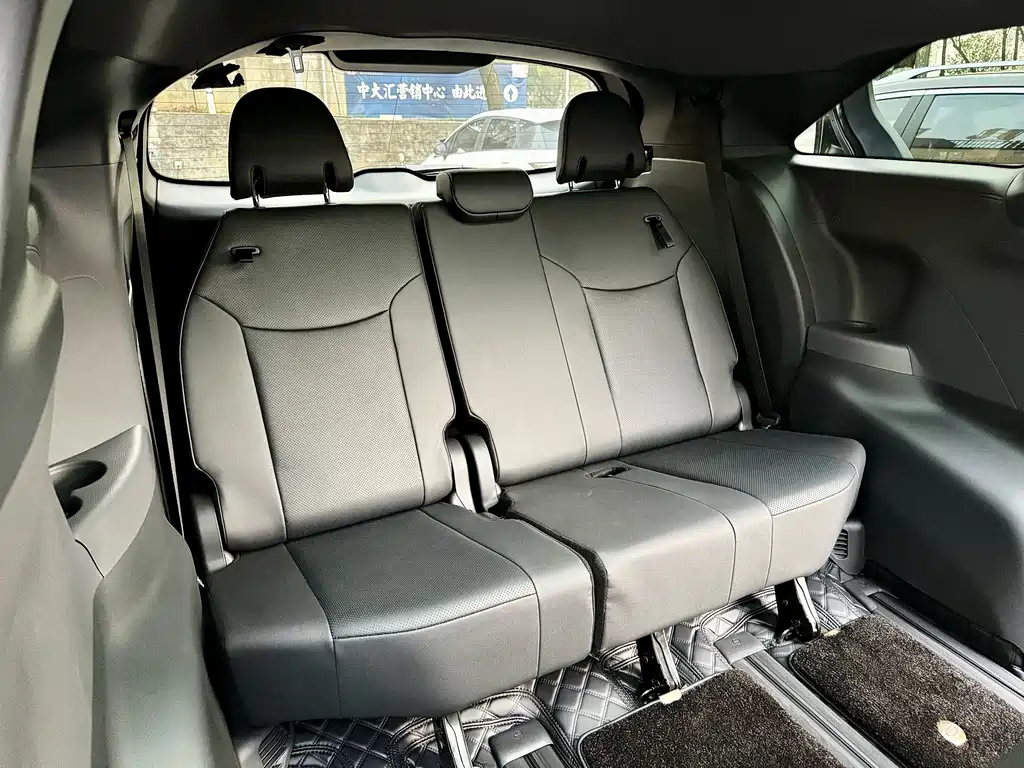 TOYOTA GRANVIA 2023