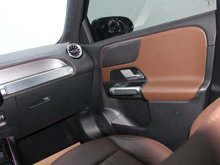 MERCEDES BENZ GLB 2023