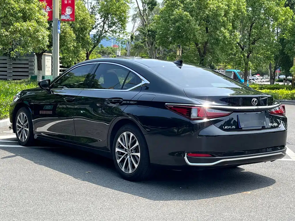 LEXUS ES 2021