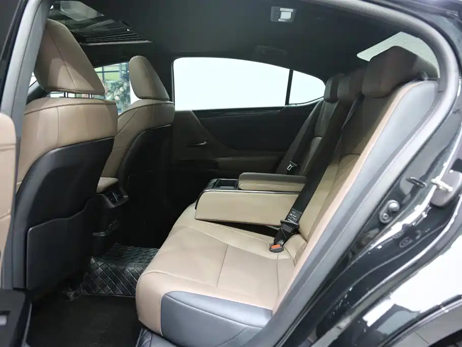 LEXUS ES 2023