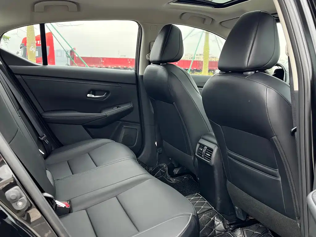 NISSAN SYLPHY 2019