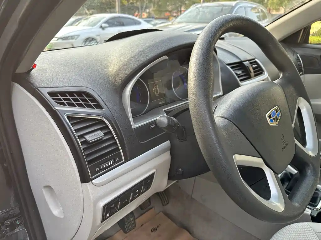 GEELY AUTO EMGRAND 2015