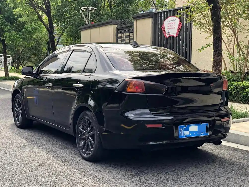 MITSUBISHI LANCER EX 2012