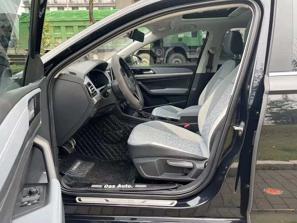 VOLKSWAGEN LAVIDA 2023