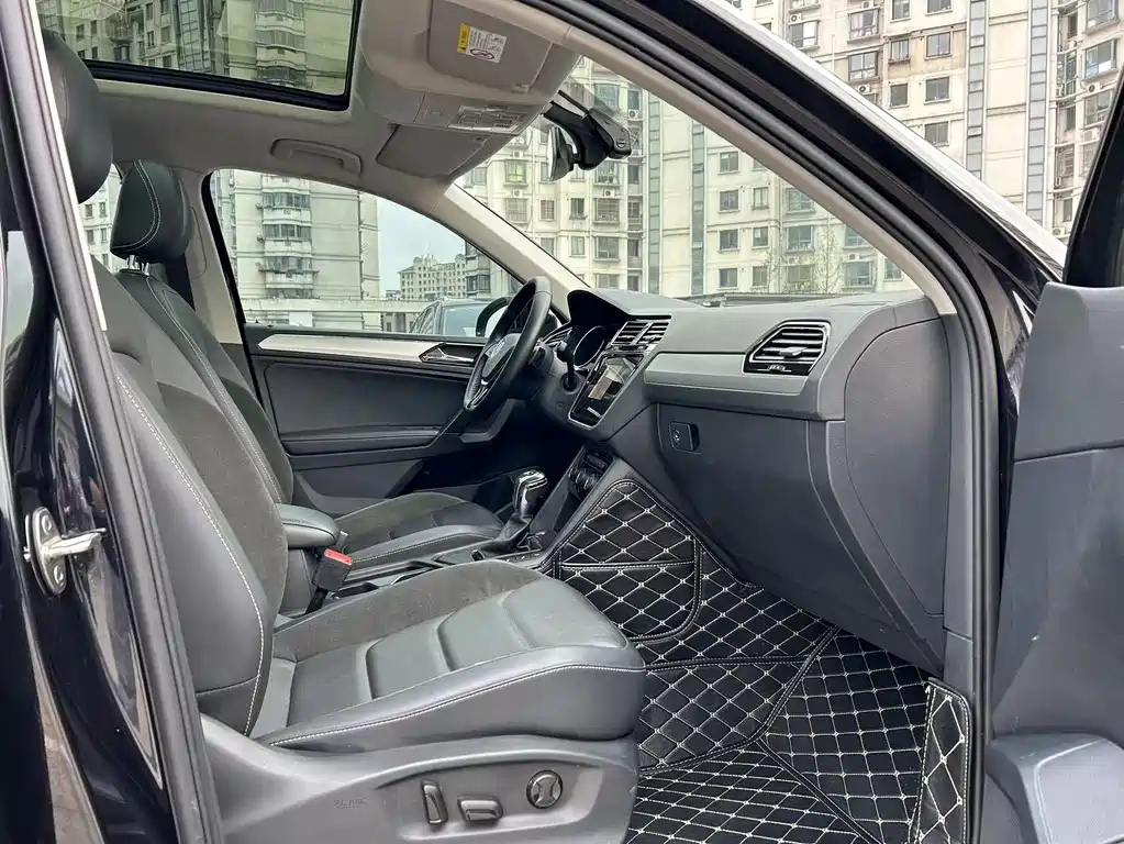 VOLKSWAGEN TIGUAN L 2020