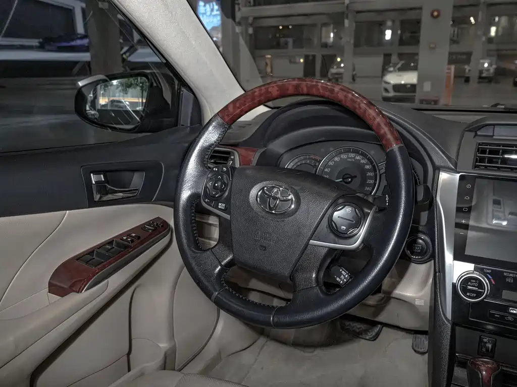 TOYOTA CAMRY 2014