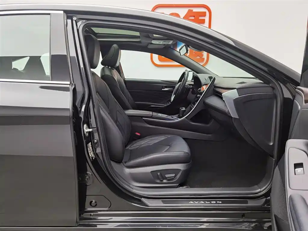TOYOTA AVALON 2019