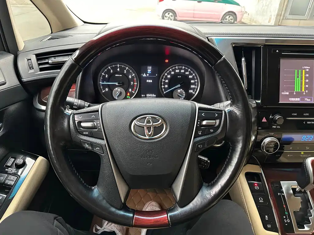 TOYOTA ALPHARD 2016