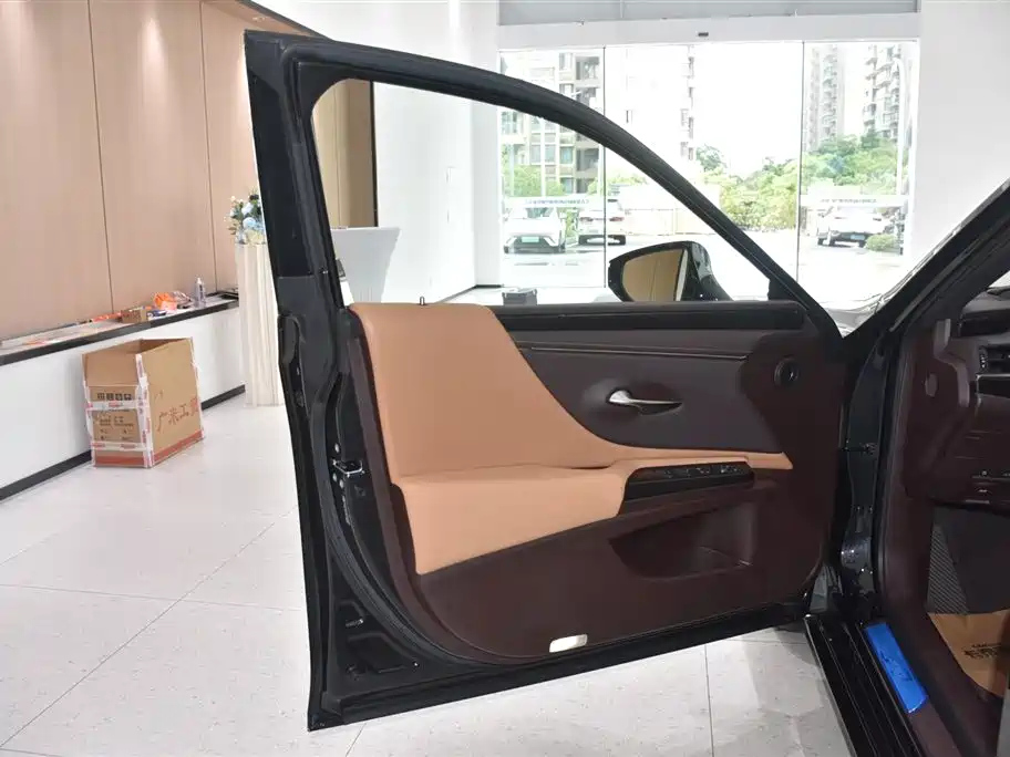LEXUS ES 2021