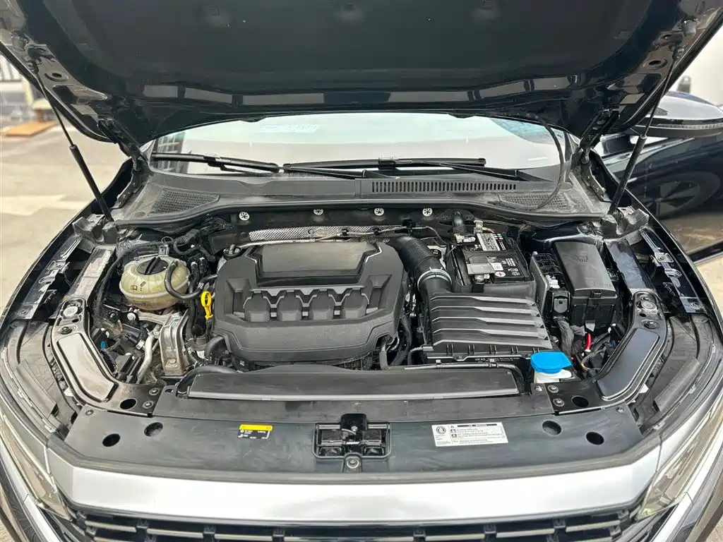 VOLKSWAGEN PASSAT 2023