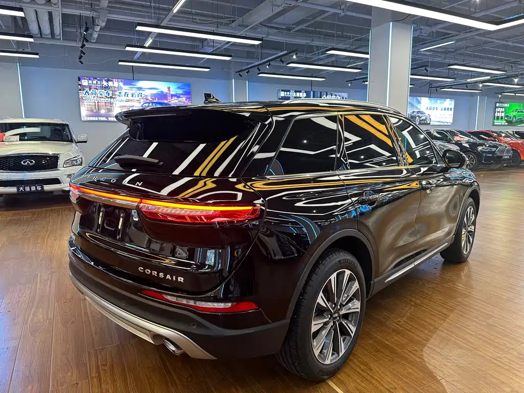 LINCOLN ADVENTURER 2021