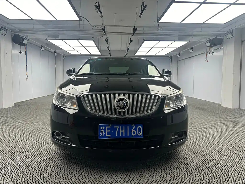 BUICK LACROSSE 2010