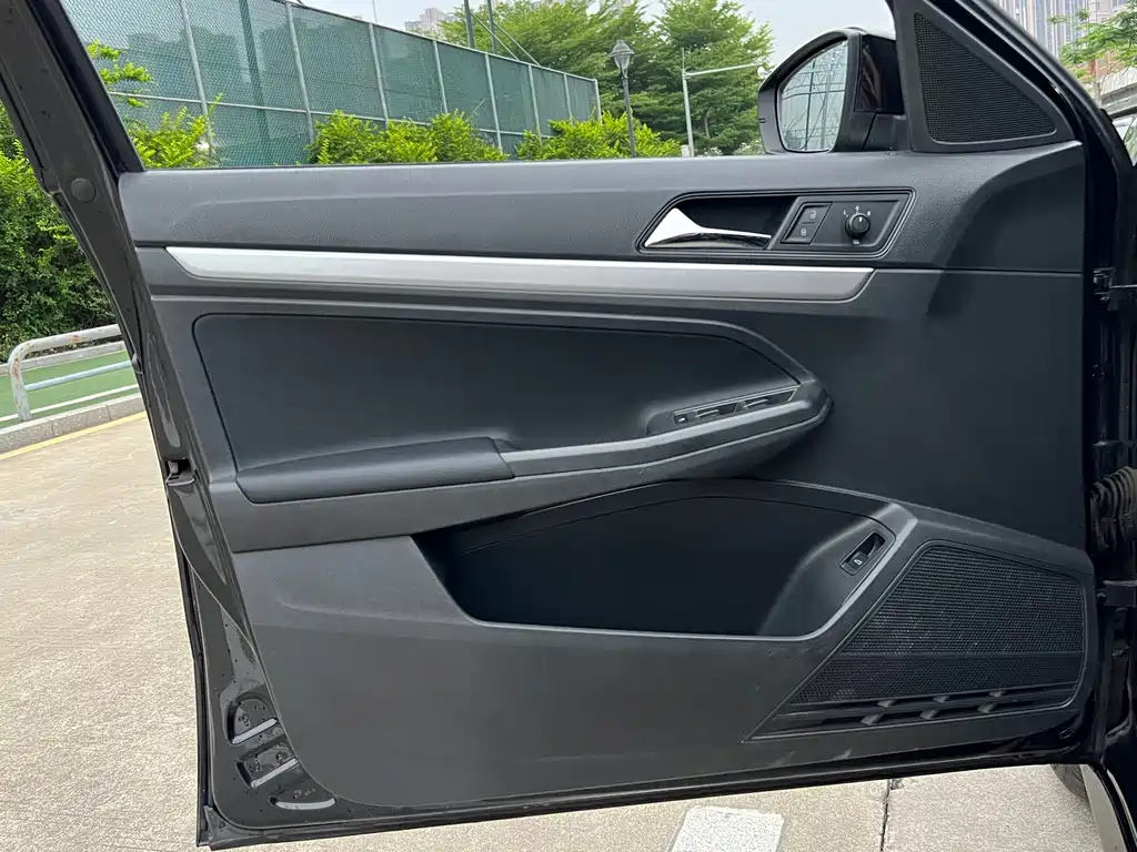 VOLKSWAGEN LAVIDA 2016