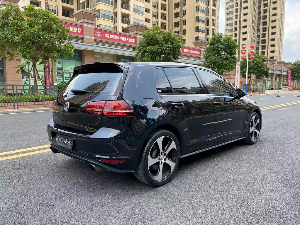 VOLKSWAGEN GOLF 2016