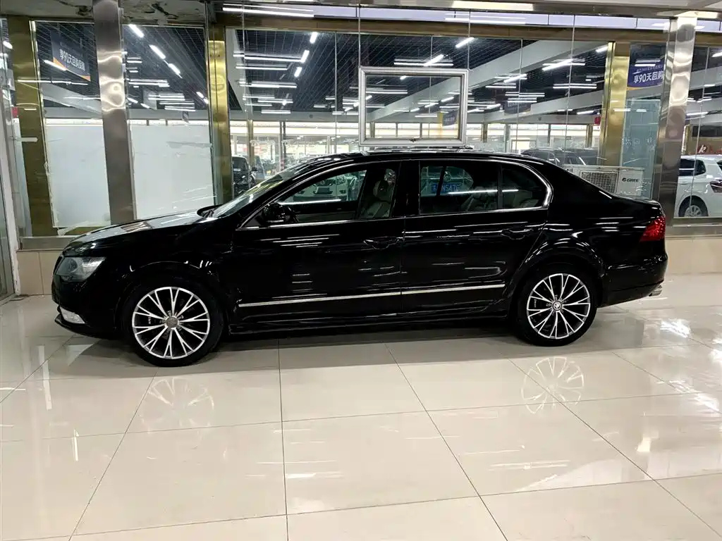 SKODA SUPERB 2013