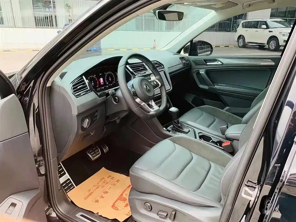 VOLKSWAGEN TIGUAN L 2021