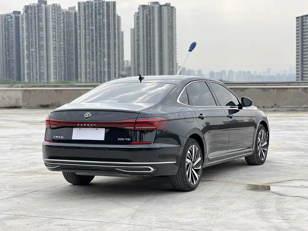 VOLKSWAGEN PASSAT 2022