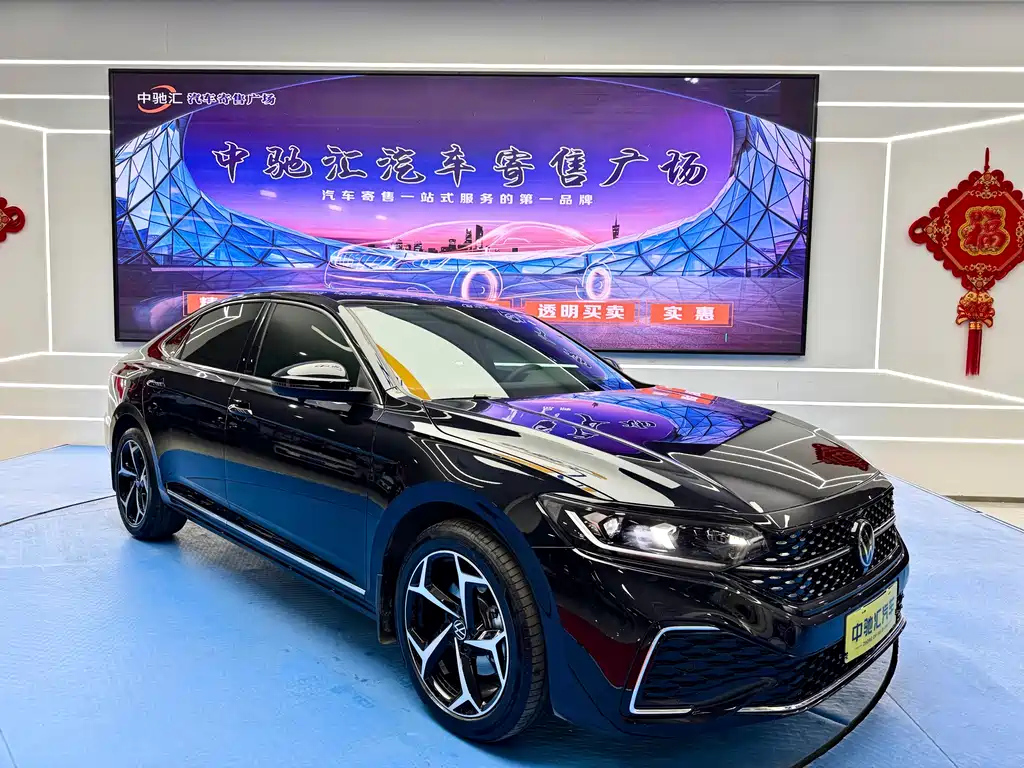 VOLKSWAGEN PASSAT 2023