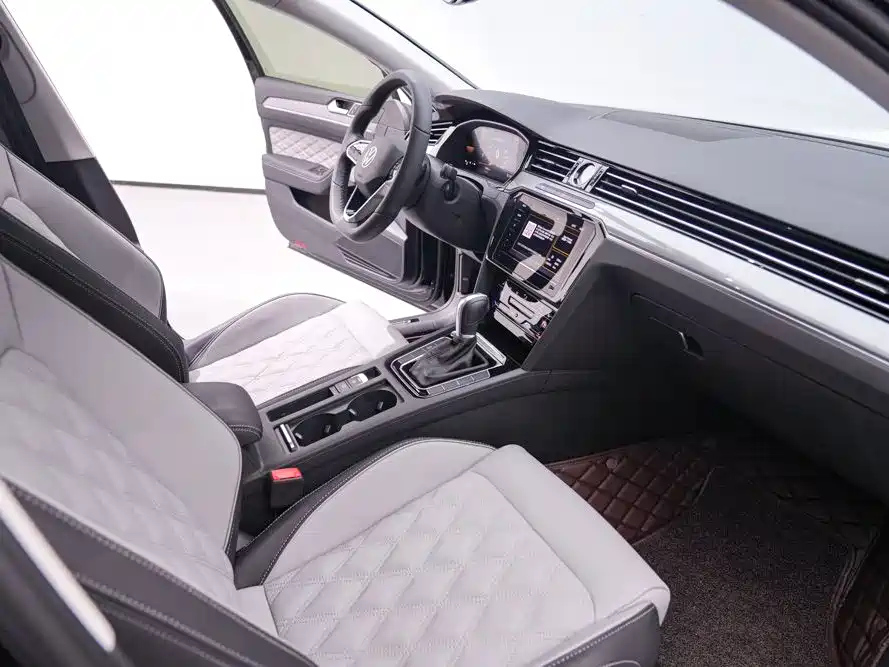 VOLKSWAGEN MAGOTAN 2023
