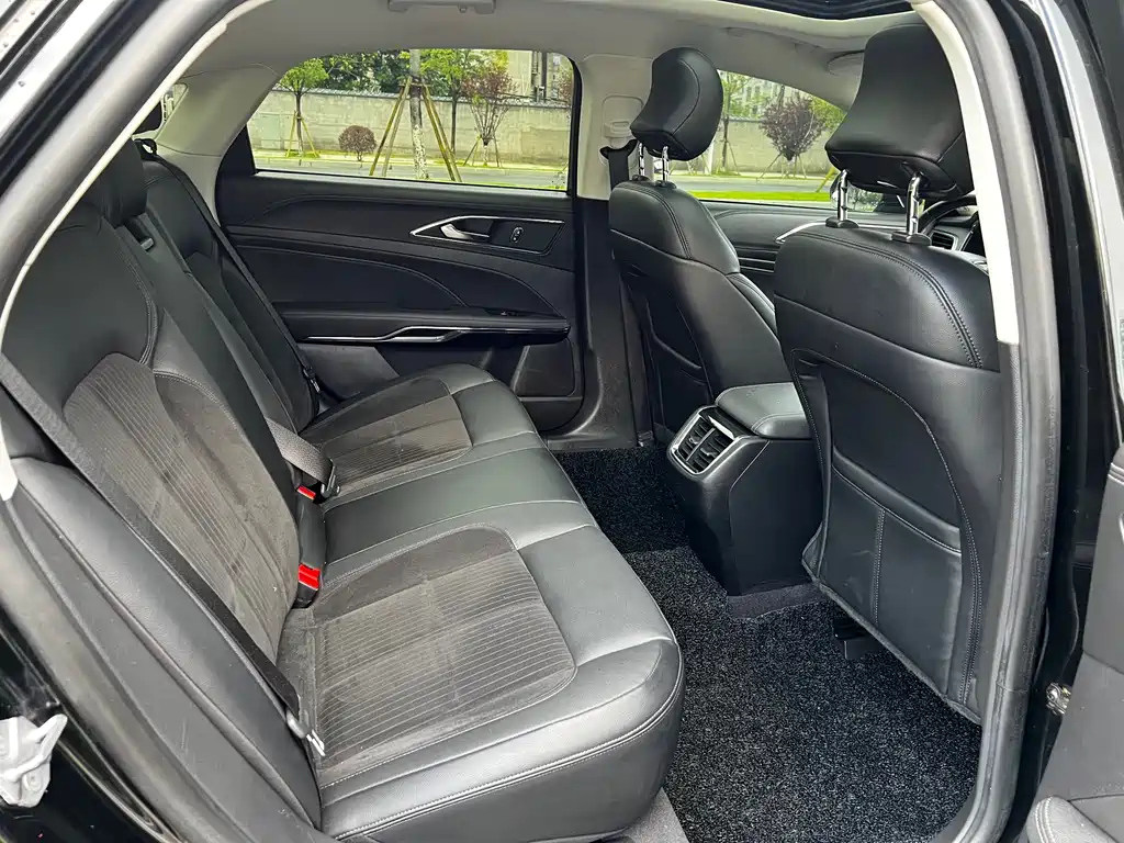 FORD TAURUS 2019