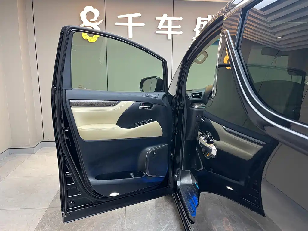 TOYOTA ALPHARD 2019