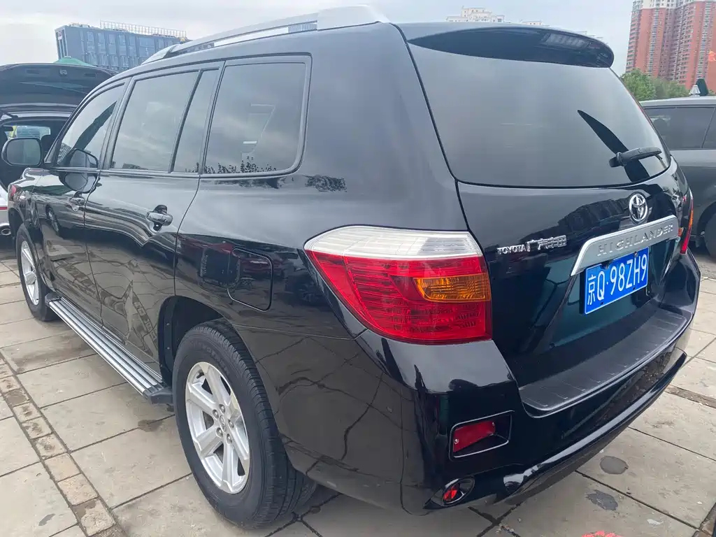 TOYOTA HIGHLANDER 2011