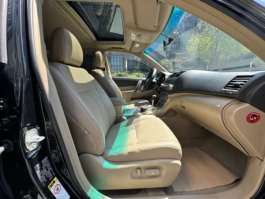 TOYOTA HIGHLANDER 2011