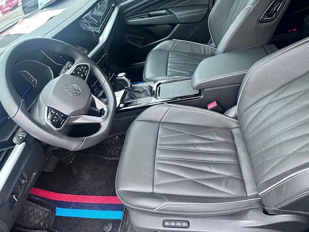 VOLKSWAGEN PASSAT 2023