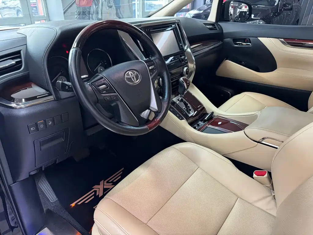 TOYOTA ALPHARD 2017