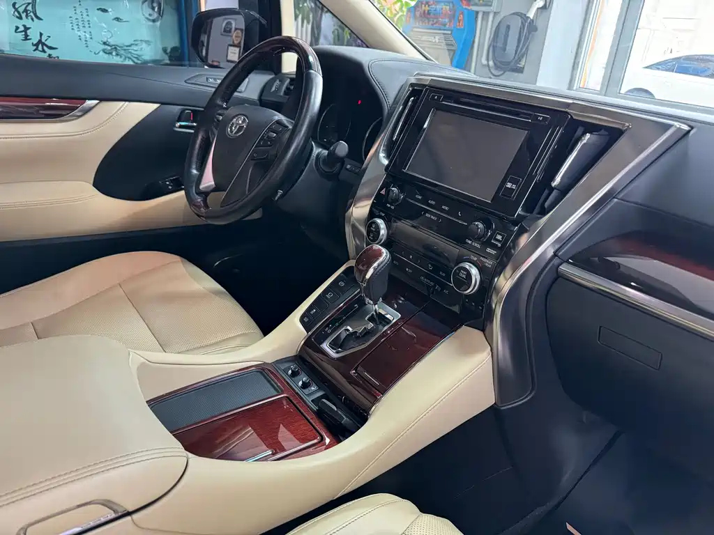 TOYOTA ALPHARD 2017