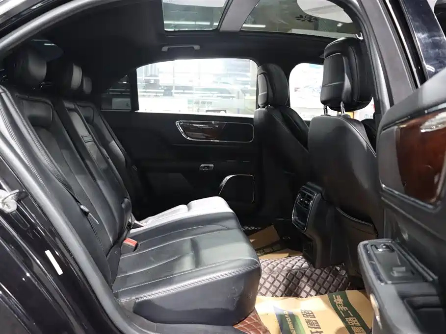 LINCOLN CONTINENTAL 2019